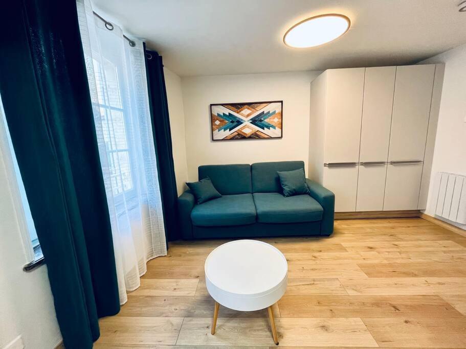 شقة Stylish Studio In The Center Of Senlis سونلي المظهر الخارجي الصورة