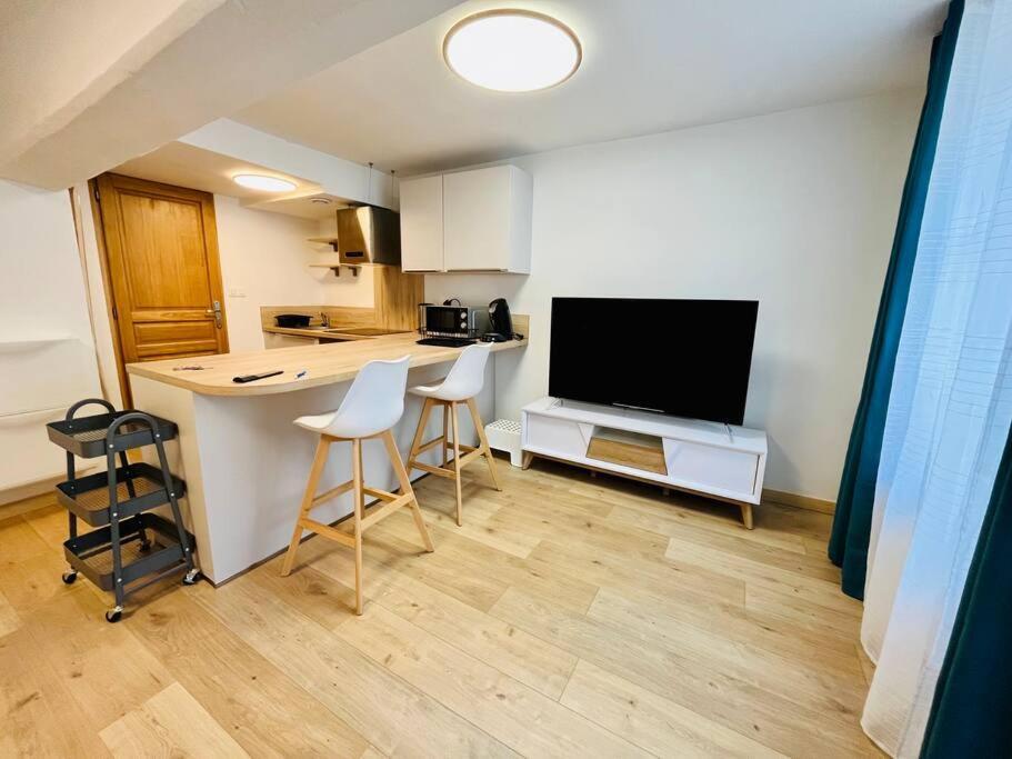 شقة Stylish Studio In The Center Of Senlis سونلي المظهر الخارجي الصورة