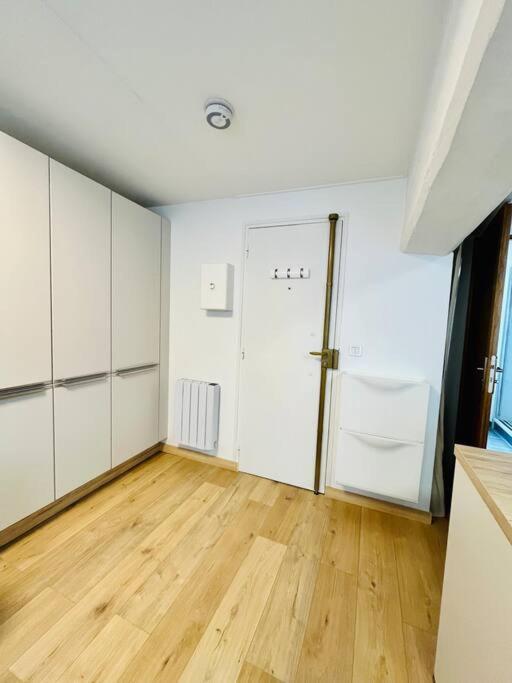 شقة Stylish Studio In The Center Of Senlis سونلي المظهر الخارجي الصورة